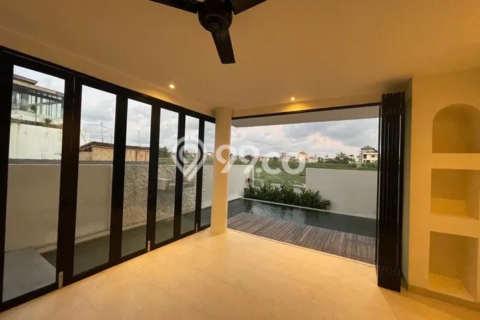 For Sale Vila Kawasan , Area 300m2m², Posisi Premium For Sale Vila Kawasan , Area 300m2m², Posisi Premium