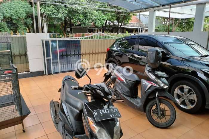 Ready to Use! Premium House LT 375m2 Desain Modern di Senopati Ready to Use! Premium House LT 375m2 Desain Modern di Senopati