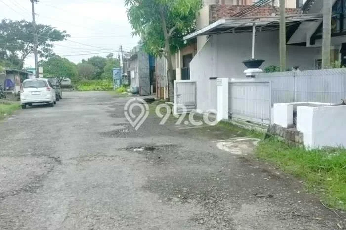 For Sale Rumah 4 Kamar Lokasi Ideal Bagus dan Strategis di Pedurungan For Sale Rumah 4 Kamar Lokasi Ideal Bagus dan Strategis di Pedurungan