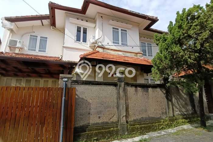 Vila di , Area 288m2m², Akses ke Pusat Kota Vila di , Area 288m2m², Akses ke Pusat Kota