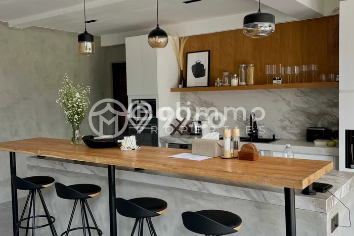 Hunian Mewah LB 240m2 Siap Pakai Desain Elegan di Canggu, Badung Hunian Mewah LB 240m2 Siap Pakai Desain Elegan di Canggu, Badung