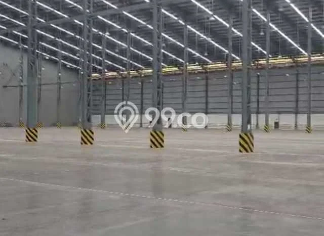 Unit Gudang Paling Strategis di Cakung Jakarta Timur dengan LB 10560m2 Unit Gudang Paling Strategis di Cakung Jakarta Timur dengan LB 10560m2
