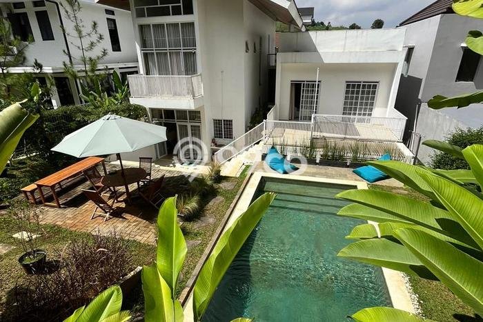 Ready to Use! Luxury House LT 444m2 Desain Elegan di Dago Pakar Ready to Use! Luxury House LT 444m2 Desain Elegan di Dago Pakar