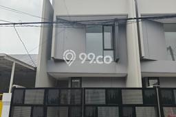 Dijual Rumah 4 Kamar Lokasi Strategis Nyaman dan Strategis di Rungkut Dijual Rumah 4 Kamar Lokasi Strategis Nyaman dan Strategis di Rungkut