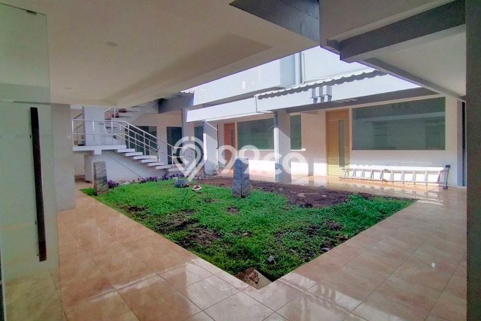 Disewakan Ruko di Pusat Kota Surabaya Ramai Strategis Disewakan Ruko di Pusat Kota Surabaya Ramai Strategis