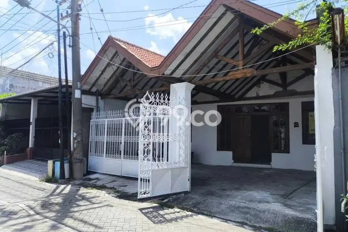 Rumah Modern Minimalis 7 Kamar Siap Huni di Kenjeran Rumah Modern Minimalis 7 Kamar Siap Huni di Kenjeran