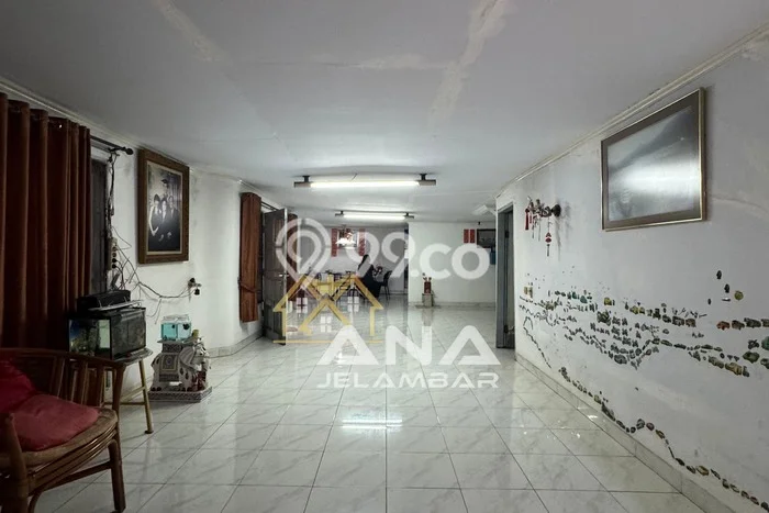 For Sale! Luxury House LT 240m2 Desain Elegan di Jelambar For Sale! Luxury House LT 240m2 Desain Elegan di Jelambar