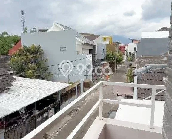 Disewakan! Rumah 5 Kamar Tidur &
4 Kamar Mandi di Tidar, Malang Disewakan! Rumah 5 Kamar Tidur &
4 Kamar Mandi di Tidar, Malang