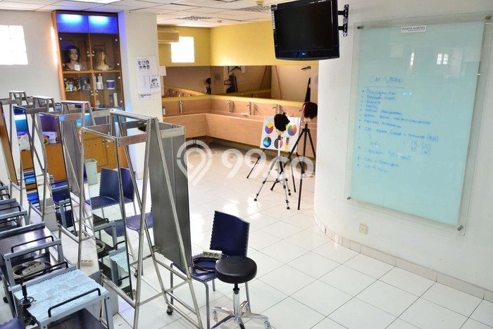 Dijual Kantor di Menteng Jakarta Pusat LT 1034m2 / LB 2402m2 Dijual Kantor di Menteng Jakarta Pusat LT 1034m2 / LB 2402m2
