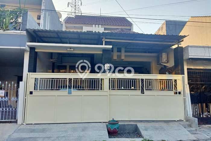 Rumah Strategis Modern Lb 135m2 di Tandes, Surabaya Rumah Strategis Modern Lb 135m2 di Tandes, Surabaya
