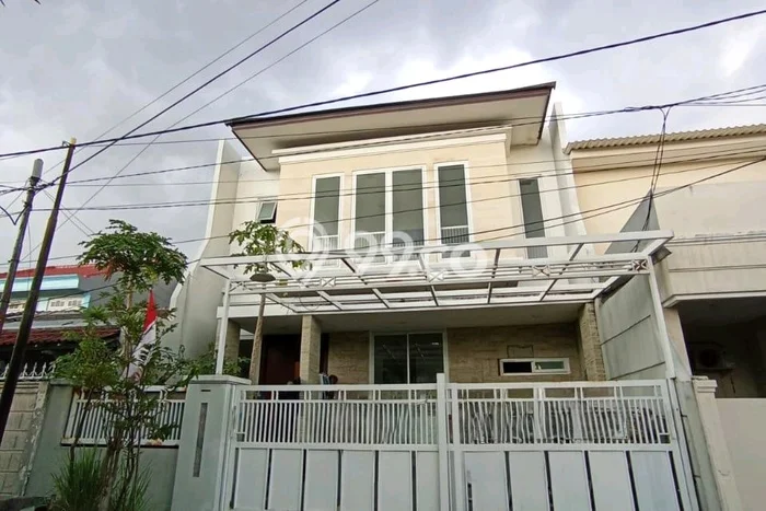 Hunian Cantik Minimalis Lb 180m2 di Tandes, Surabaya Hunian Cantik Minimalis Lb 180m2 di Tandes, Surabaya