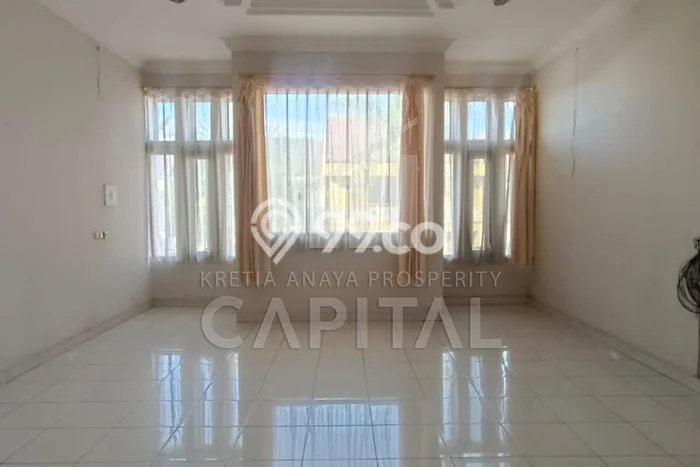 Disewakan Ruko di Kawasan Ramai Taman Kopo Indah Luas 300m2 Disewakan Ruko di Kawasan Ramai Taman Kopo Indah Luas 300m2