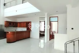 Disewakan! Rumah 4 Kamar Tidur &
3 Kamar Mandi di Hegarmanah, Bandung Disewakan! Rumah 4 Kamar Tidur &
3 Kamar Mandi di Hegarmanah, Bandung