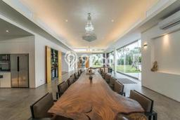 Vila Kawasan , Area 1560m2m², Akses Mudah Pusat Kota Vila Kawasan , Area 1560m2m², Akses Mudah Pusat Kota