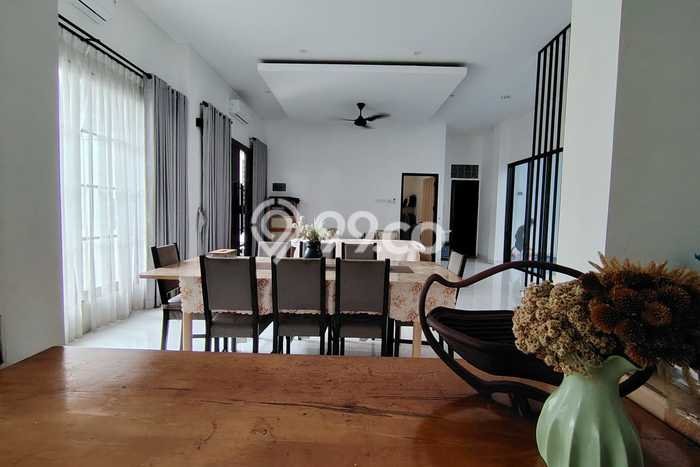 Hunian Mewah LB 450m2 Siap Pakai Desain Elegan di Bintaro, Tangerang Selatan Hunian Mewah LB 450m2 Siap Pakai Desain Elegan di Bintaro, Tangerang Selatan