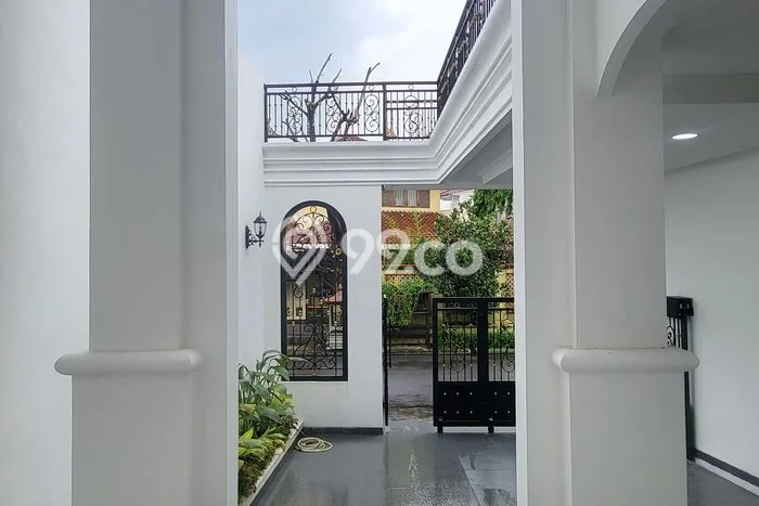 Ready to Use! Luxury House LT 215m2 Desain Modern di Bintaro Ready to Use! Luxury House LT 215m2 Desain Modern di Bintaro