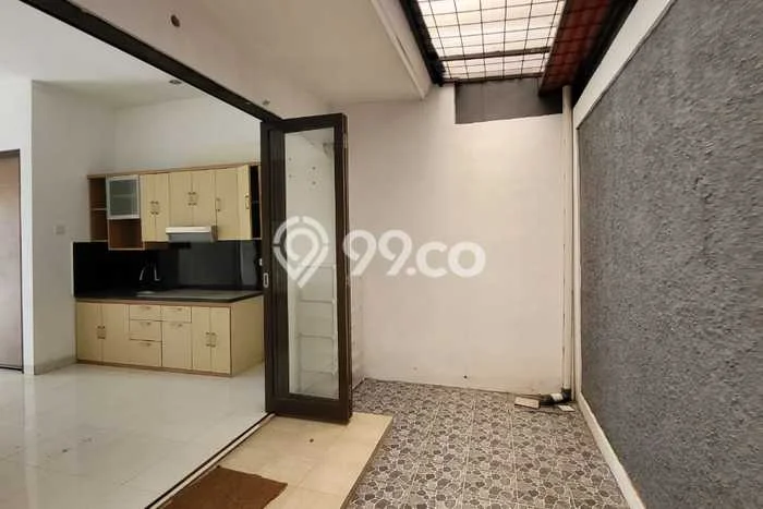 Disewakan! Rumah 3 Kamar Tidur &
2 Kamar Mandi di Bintaro, Jakarta Selatan Disewakan! Rumah 3 Kamar Tidur &
2 Kamar Mandi di Bintaro, Jakarta Selatan