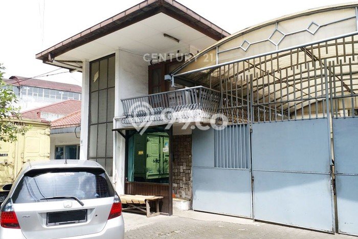 Rumah Mewah LB 700m2 Siap Huni Desain Elegan di Garuda, Bandung Rumah Mewah LB 700m2 Siap Huni Desain Elegan di Garuda, Bandung