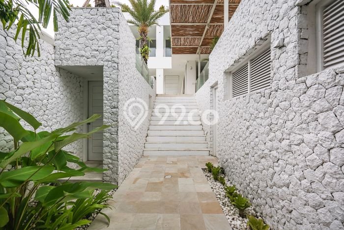 Vila Kawasan , Luas 570m2m², Akses ke Fasilitas Umum Vila Kawasan , Luas 570m2m², Akses ke Fasilitas Umum