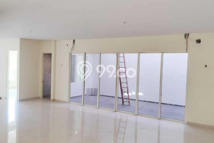 Ready to Use! Luxury House LT 240m2 Desain Modern di Pakuwon City Ready to Use! Luxury House LT 240m2 Desain Modern di Pakuwon City