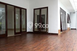 Ready to Use! Luxury House LT 742m2 Desain Modern di Kemang Ready to Use! Luxury House LT 742m2 Desain Modern di Kemang