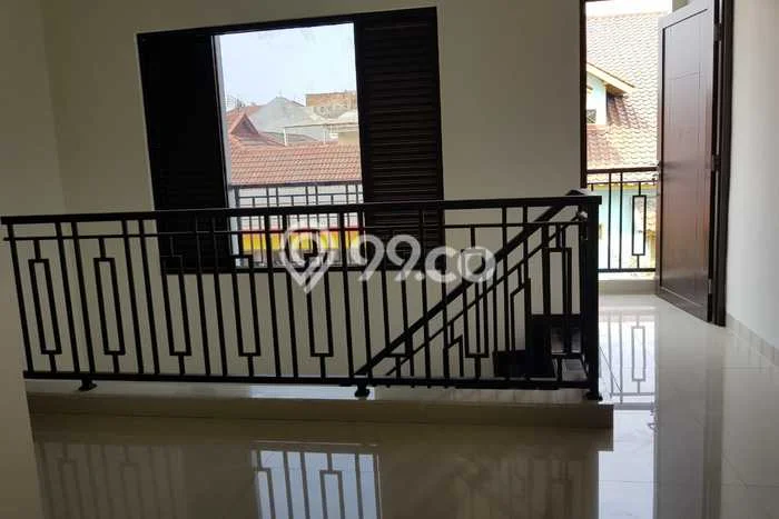 Rumah Kondisi Baik Disewakan di Jatiwaringin, Bekasi LT 116m2, LB 135m2 Rumah Kondisi Baik Disewakan di Jatiwaringin, Bekasi LT 116m2, LB 135m2