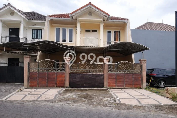 Lokasi terbaik! Rumah siap pakai disewakan di Mulyorejo LB 300m2 Lokasi terbaik! Rumah siap pakai disewakan di Mulyorejo LB 300m2