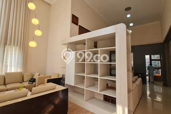 Rumah Mewah LB 180m2 Siap Huni Desain Elegan di Setra Duta, Bandung Rumah Mewah LB 180m2 Siap Huni Desain Elegan di Setra Duta, Bandung