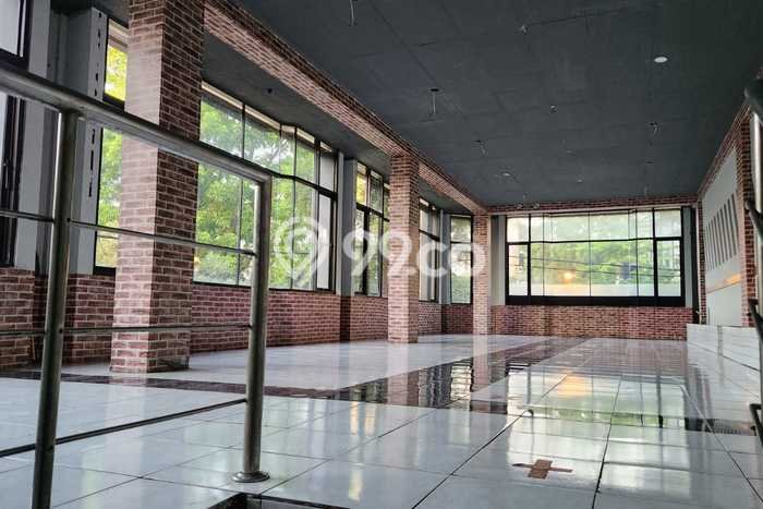 Disewakan Ruko komersial di Regol luas bangunan 400m2 Disewakan Ruko komersial di Regol luas bangunan 400m2