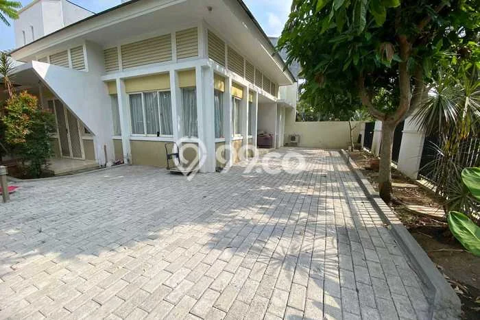 Rumah Mewah Dijual LT 240m2 di Sambikerep, Surabaya Rumah Mewah Dijual LT 240m2 di Sambikerep, Surabaya