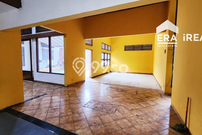 Komersial disewakan di Laweyan Surakarta dengan luas bangunan 450m2 Komersial disewakan di Laweyan Surakarta dengan luas bangunan 450m2