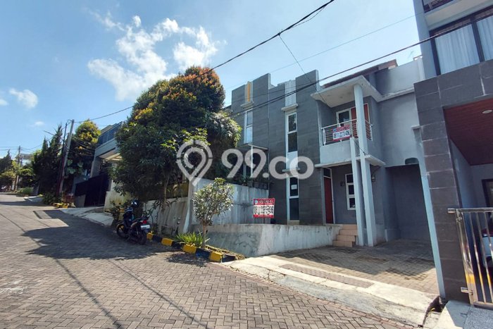 For Sale Rumah 2 Kamar Lokasi Ideal Bagus dan Strategis di Cisarua For Sale Rumah 2 Kamar Lokasi Ideal Bagus dan Strategis di Cisarua