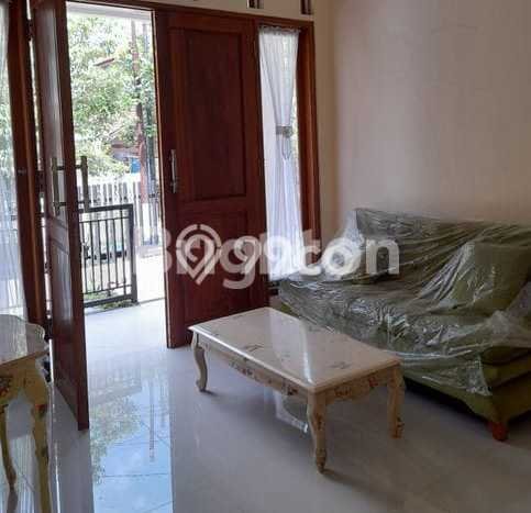 Disewakan! Rumah 5 Kamar Tidur &
5 Kamar Mandi di Malang Kota, Malang Disewakan! Rumah 5 Kamar Tidur &
5 Kamar Mandi di Malang Kota, Malang