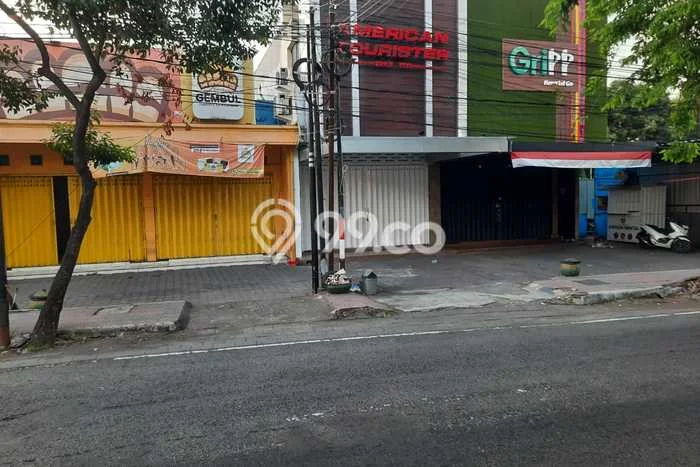 Area Ramai! Ruko Dijual di Banyuwangi untuk Bisnis Luas Bangunan 400m2 Area Ramai! Ruko Dijual di Banyuwangi untuk Bisnis Luas Bangunan 400m2