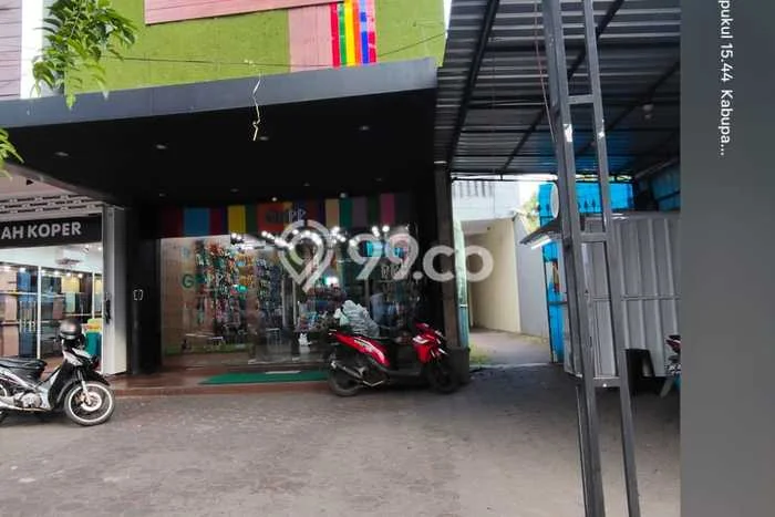 Area Ramai! Ruko Dijual di Banyuwangi untuk Bisnis Luas Bangunan 400m2 Area Ramai! Ruko Dijual di Banyuwangi untuk Bisnis Luas Bangunan 400m2