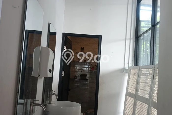 Ruko bagus disewakan di Jagakarsa Jakarta Selatan dengan LB 200m2 harga sewa terbaik Ruko bagus disewakan di Jagakarsa Jakarta Selatan dengan LB 200m2 harga sewa terbaik