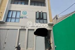 Disewakan Ruko komersial di Tebet luas bangunan 180m2 Disewakan Ruko komersial di Tebet luas bangunan 180m2