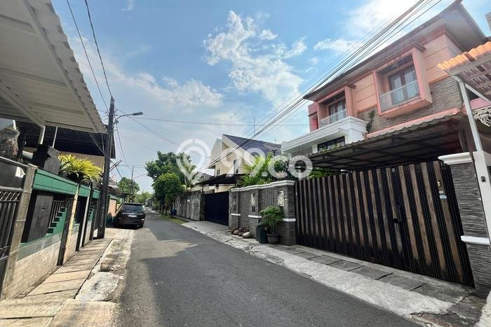 For Sale Rumah Mewah Exclusive di Kembangan, Jakarta Barat For Sale Rumah Mewah Exclusive di Kembangan, Jakarta Barat