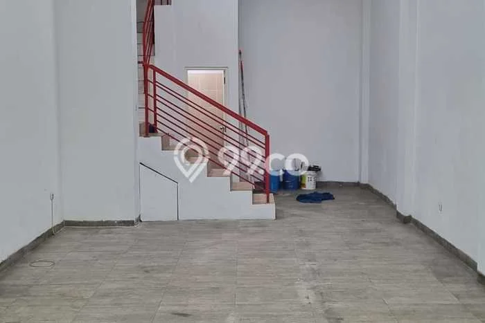 Ruko disewakan di Kebayoran Lama Jakarta Selatan dengan luas bangunan 65m2 Ruko disewakan di Kebayoran Lama Jakarta Selatan dengan luas bangunan 65m2