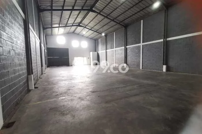 Gudang disewakan di BSD Tangerang Selatan dengan luas bangunan 320m2 Gudang disewakan di BSD Tangerang Selatan dengan luas bangunan 320m2