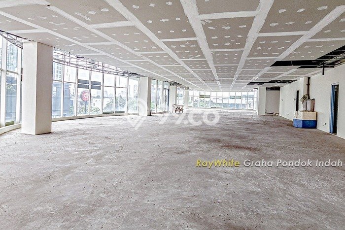 Unit Komersial Dijual di Jakarta Selatan LT 740m2 & LB 3230m2 Unit Komersial Dijual di Jakarta Selatan LT 740m2 & LB 3230m2