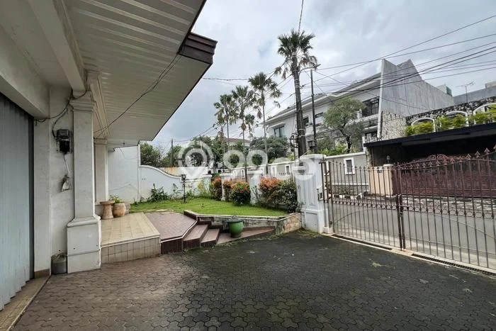 Siap Huni Hunian Elit 5 Kamar di Kebon Jeruk Dekat ke Mana Pun Siap Huni Hunian Elit 5 Kamar di Kebon Jeruk Dekat ke Mana Pun