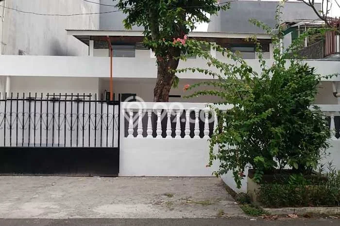 Sewa Rumah Murah di Tanjung Duren Jakarta Barat dengan 3 Kamar Tidur Sewa Rumah Murah di Tanjung Duren Jakarta Barat dengan 3 Kamar Tidur