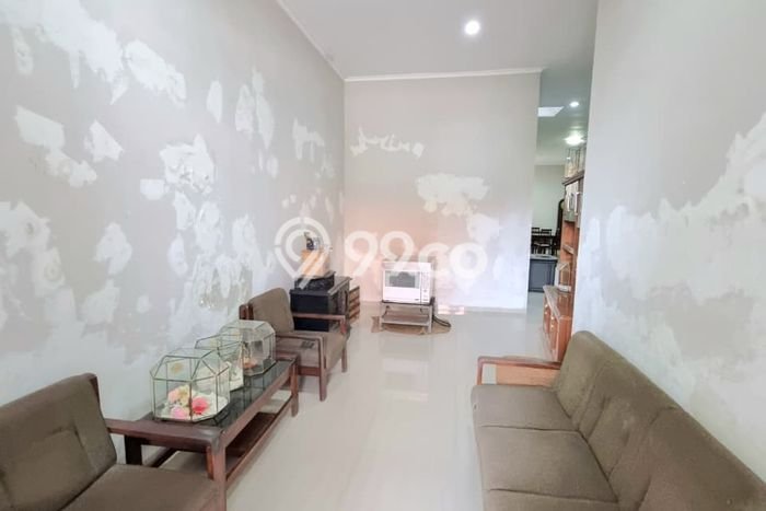 Rumah Strategis Modern Lb 200m2 di Tambaksari, Surabaya Rumah Strategis Modern Lb 200m2 di Tambaksari, Surabaya