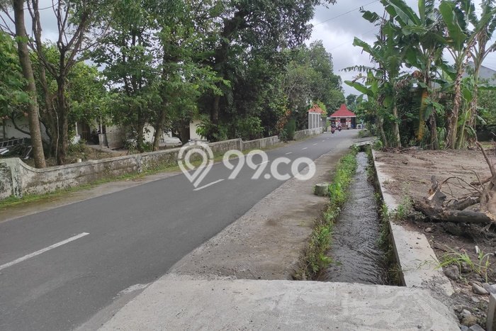 Tanah Kosong Dijual di Sleman dengan Area 131m2 Tanah Kosong Dijual di Sleman dengan Area 131m2
