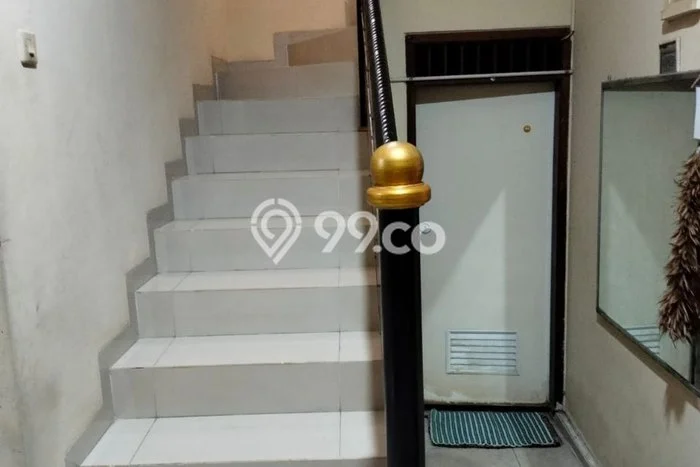 Dijual Rumah 6 Kamar Lokasi Ideal Nyaman dan Strategis di Karang Tengah Dijual Rumah 6 Kamar Lokasi Ideal Nyaman dan Strategis di Karang Tengah