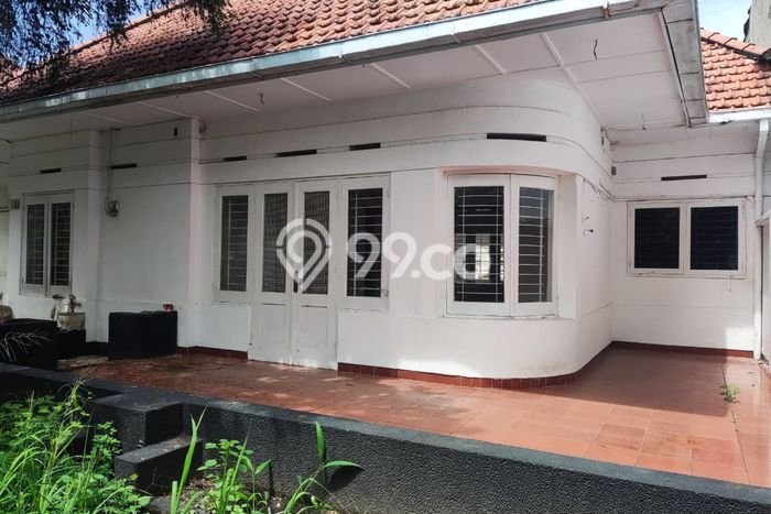 Rumah Bagus Siap Huni Di Wonokromo Luas 200m2 Lokasi Strategis Rumah Bagus Siap Huni Di Wonokromo Luas 200m2 Lokasi Strategis