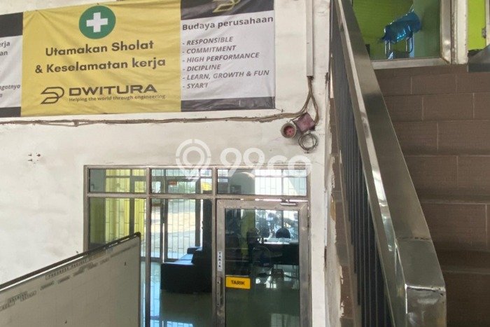 Area Ramai! Gudang Dijual di Krian untuk Bisnis Luas Bangunan 760m2 Area Ramai! Gudang Dijual di Krian untuk Bisnis Luas Bangunan 760m2
