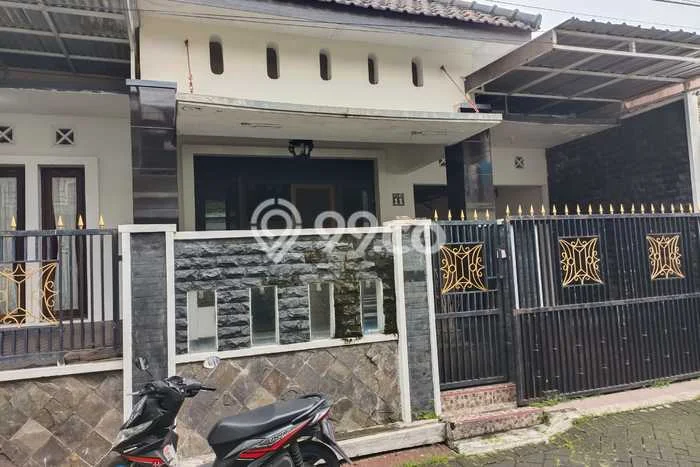 Dijual Cepat Rumah Favorit Siap Huni LB 145m2 di Taman, Sidoarjo Dijual Cepat Rumah Favorit Siap Huni LB 145m2 di Taman, Sidoarjo