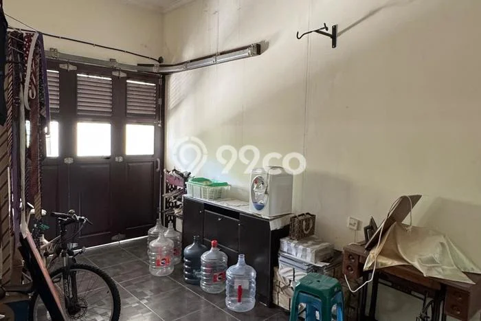 Rumah Mewah LB 250m2 Siap Pakai Desain Elegan di Nginden, Surabaya Rumah Mewah LB 250m2 Siap Pakai Desain Elegan di Nginden, Surabaya